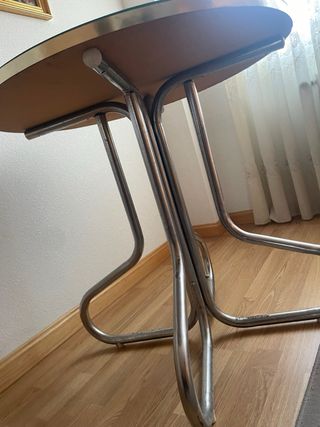 Mesa auxiliar redonda cristal y metal