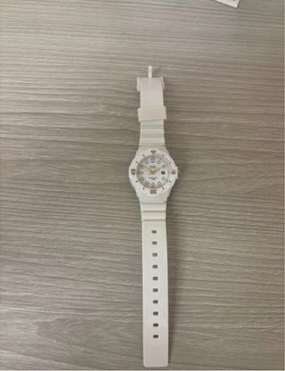 Reloj Casio Blanco y Dorado Unisex