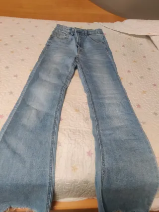 Pantalón acampanado Stradivarius Talla 32