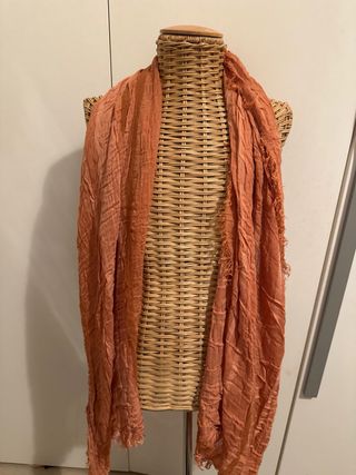 Sciarpa arancione effetto stropicciato