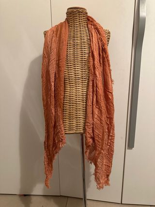 Sciarpa arancione effetto stropicciato