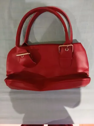 Bolso de mano rojo