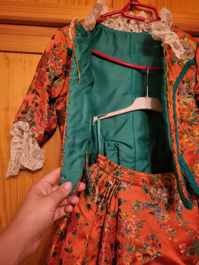 Vendo traje de fallera novo tamanho 36-38