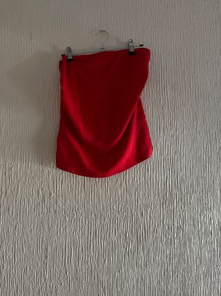 Top rojo sin tirantes