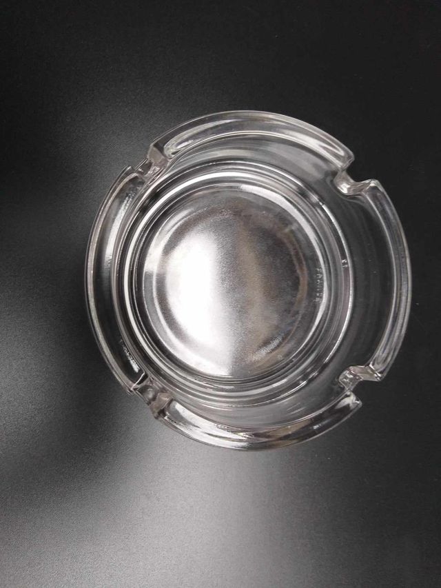 Cinzeiro redondo de vidro