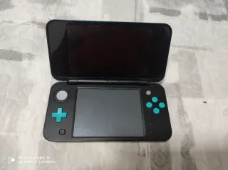 Nintendo 2DS XL nero/blu per ricambi