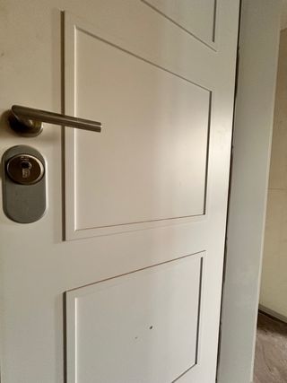 Puerta blindada blanca
2m alto x 75cm ancho