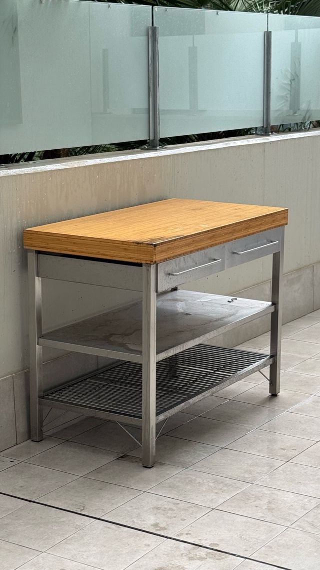 Tavolo RIMFORSA di IKEA: acciaio e legno super pregiati