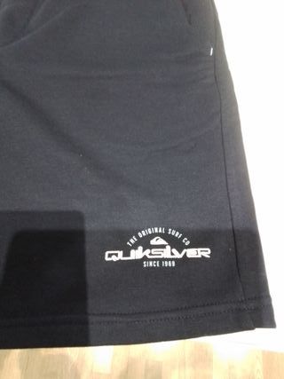 Bermudas Quiksilver azul oscuro