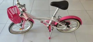 Bicicleta infantil rosa y blanca muy poco usada