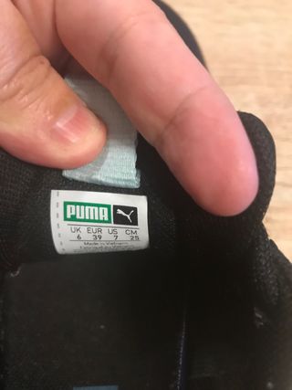 Zapatillas Puma Negras y Rojas