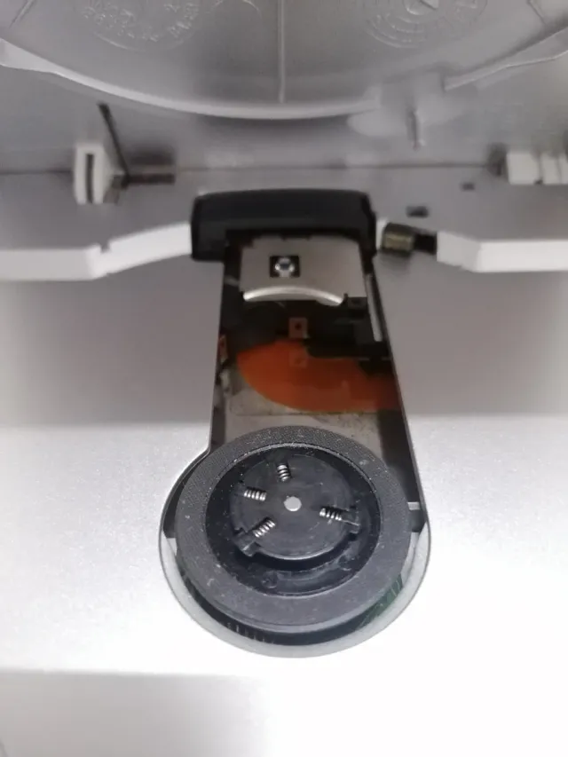 PlayStation 2 PS2 plateada con pack de juegos