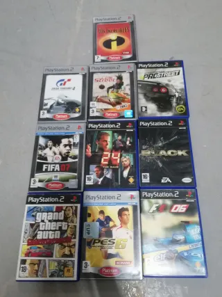 PlayStation 2 PS2 plateada con pack de juegos