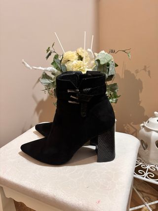 Stivaletti neri con tacco
