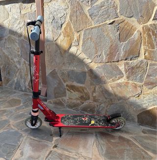 Patinete infantil rojo plegable