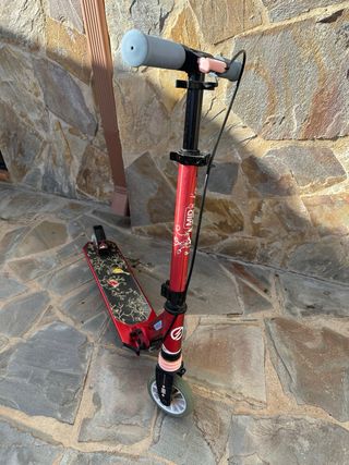 Patinete infantil rojo plegable