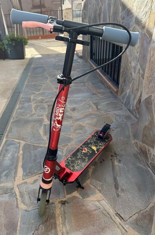 Patinete infantil rojo plegable