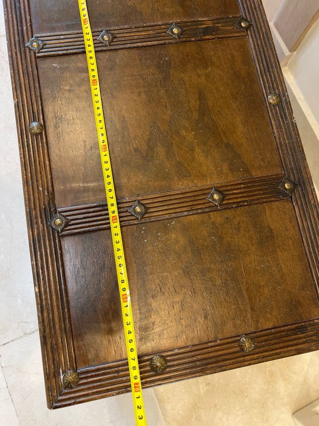 Baúl de madera y metal