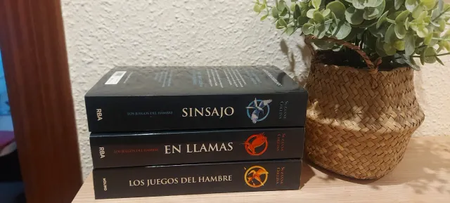 Los Juegos del Hambre (Spanish Edition)