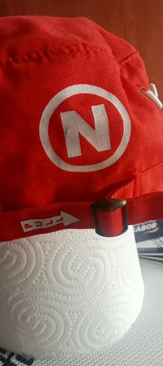 Gorra Ferrari V8 Roja