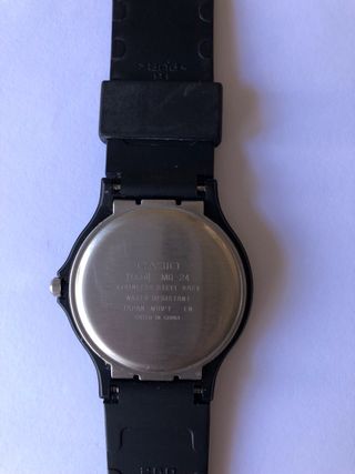 Reloj Casio Analógico Blanco y Negro