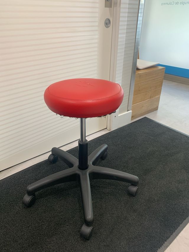 Taburete fisioterapia rojo