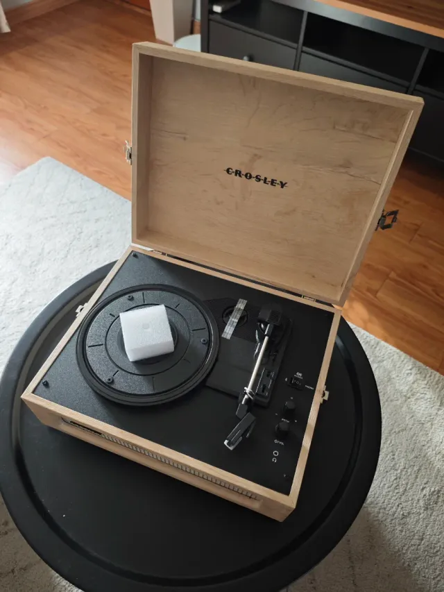 Tocadiscos Crosley Madera y Negro