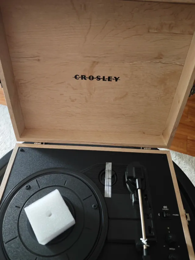 Tocadiscos Crosley Madera y Negro