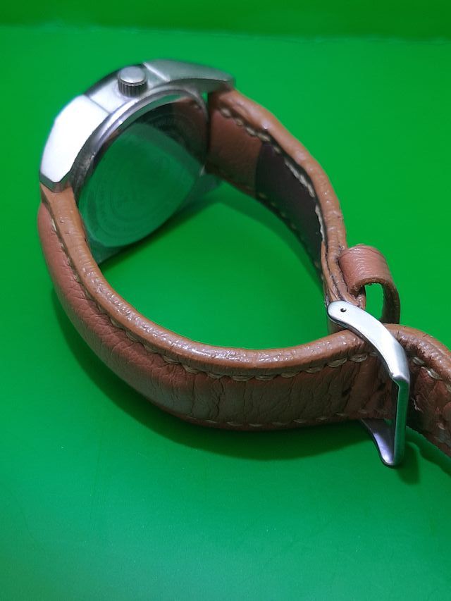 Reloj HH Marrón y Plateado