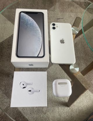 iPhone 11 Bianco + Airpods 4 generazione ANC 