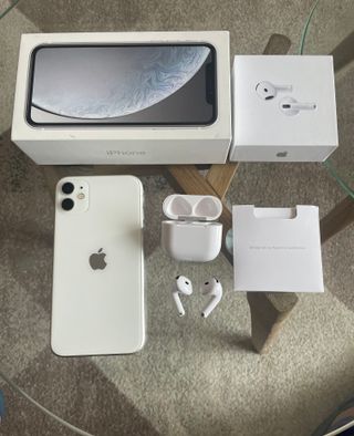iPhone 11 Bianco + Airpods 4 generazione ANC 