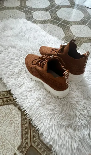 Zapatillas deportivas marrones talla 40