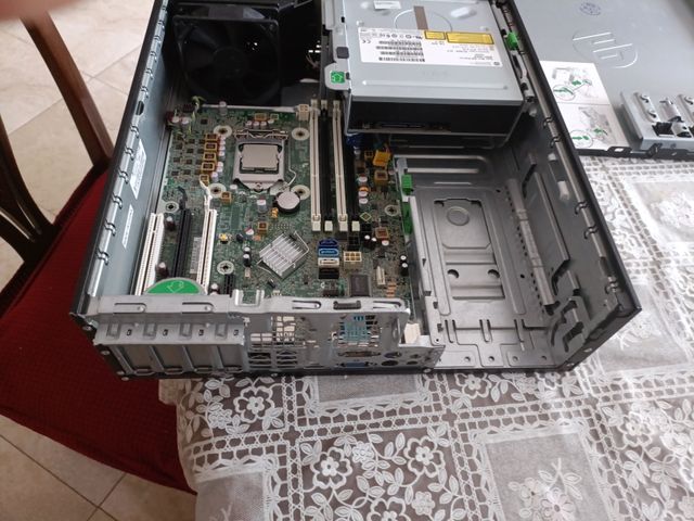 PC HP 8300 SFF Negro/Plata reparar o piezas 
