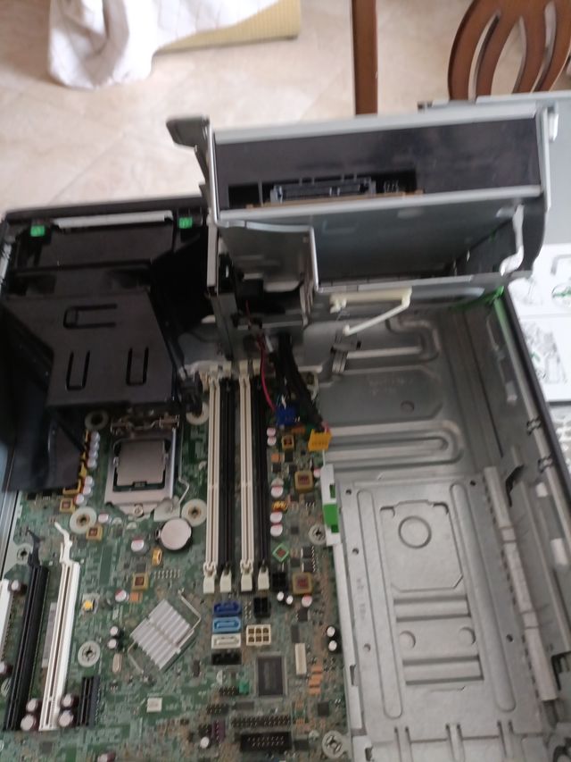 PC HP 8300 SFF Negro/Plata reparar o piezas 