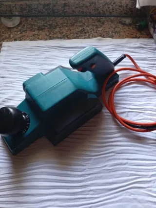 Cepillo Eléctrico Carpintero Black & Decker 470W