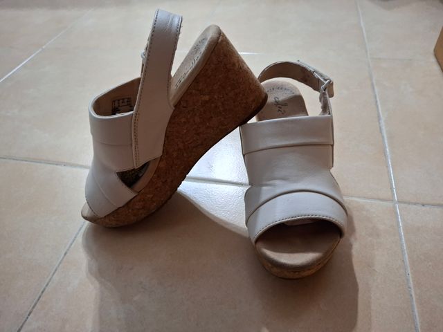 Sandalias cuña Clarks mujer T.35.5 Nata SEMINUEVAS