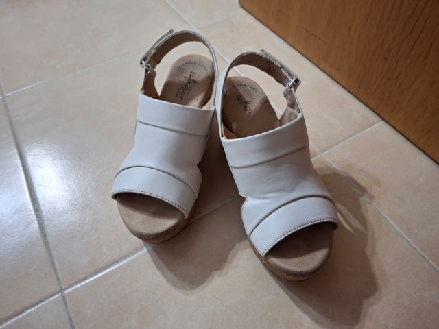 Sandalias cuña Clarks mujer T.35.5 Nata SEMINUEVAS