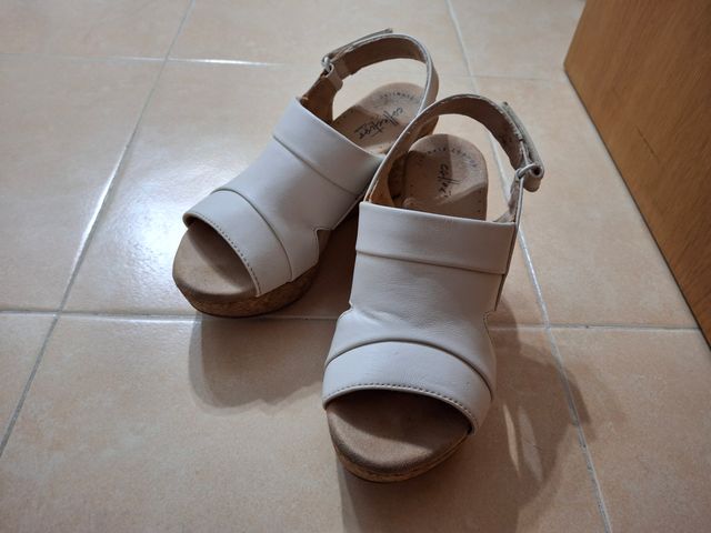 Sandalias cuña Clarks mujer T.35.5 Nata SEMINUEVAS