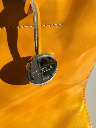 Bolso Furla Piel y Plastificado Mostaza