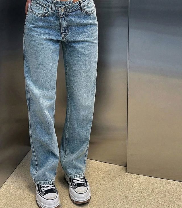 Vaqueros Rectos,corte super original en la cintura