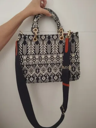 Bolso de mano y hombro estampado
Nunca usado