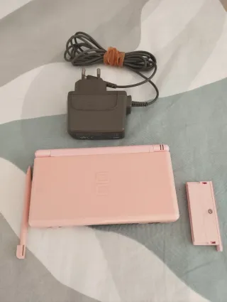 Nintendo DS Rosa con Cargador y Lápiz