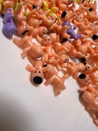 Mini bambini in plastica per giochi