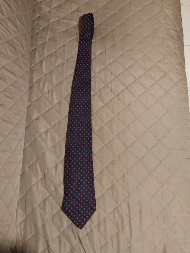 Cravatta uomo blu con pois rossi