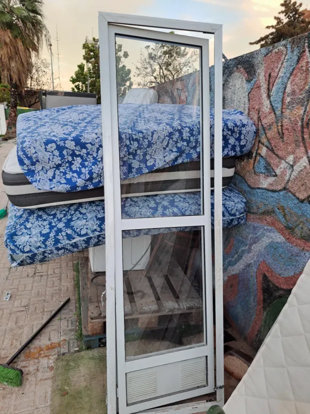 Puerta de aluminio con cristal