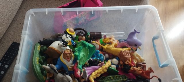 Caja de figuras surtidas