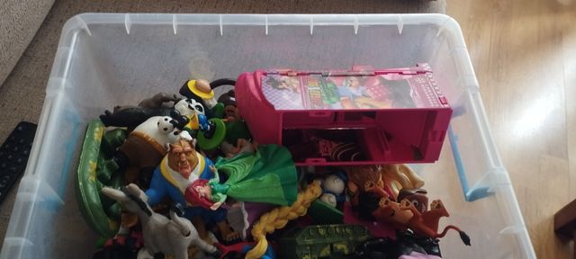 Caja de figuras surtidas