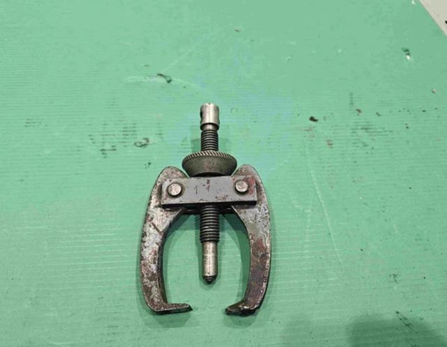 EXTRACTOR DE RODAMIENTOS 2 PATAS PEQUEÑO