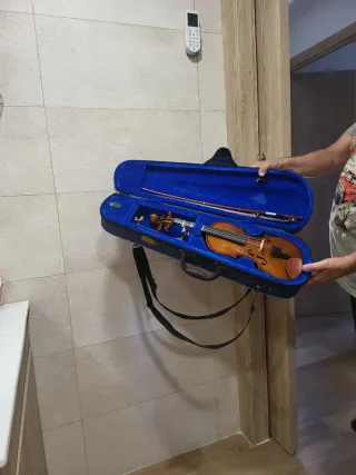 Violín con funda y arco