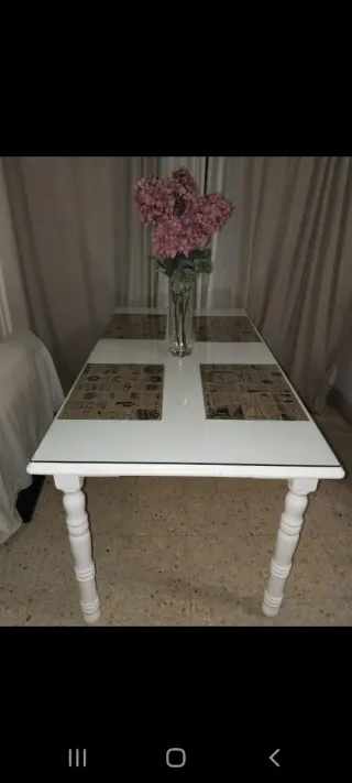 Mesa de comedor blanca y cristal